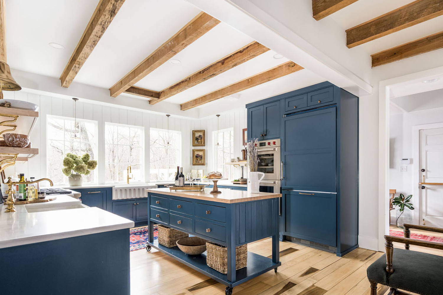رنگ آبی در سرویس آشپزخانه